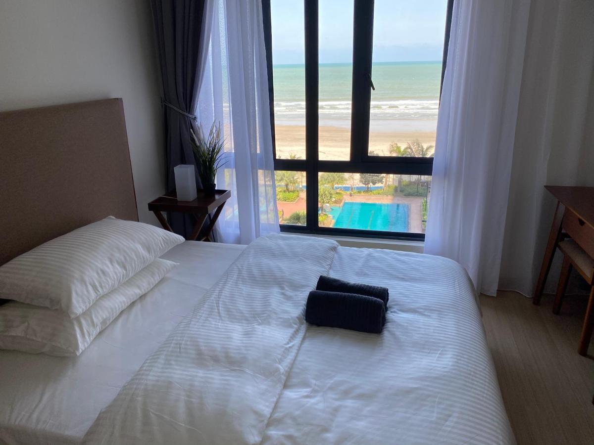 Isix Seaview 2r2b At Timurbay Pantai Balok Pahang Apartment