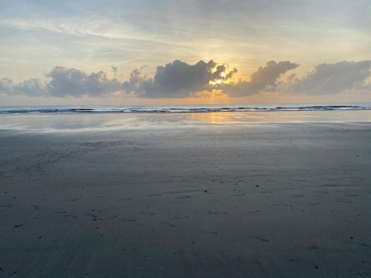 Isix Seaview 2r2b At Timurbay Pantai Balok Pahang Kuantan