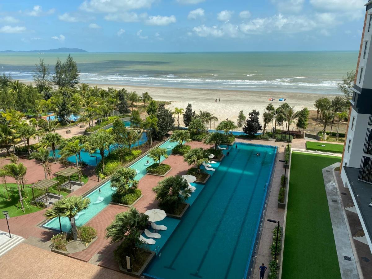 Apartment Isix Seaview 2r2b At Timurbay Pantai Balok Pahang *