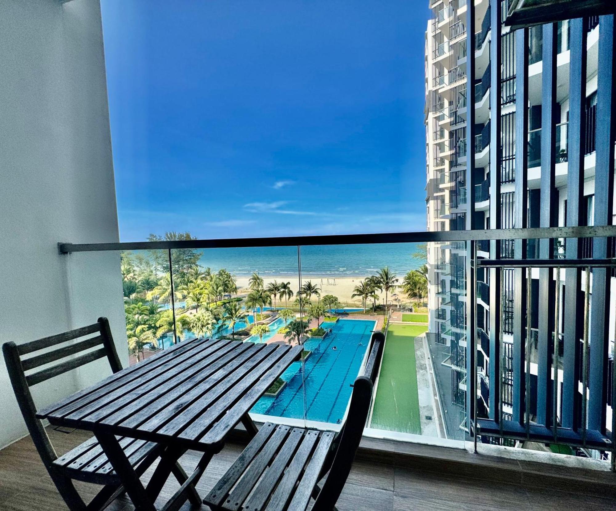 Isix Seaview 2r2b At Timurbay Pantai Balok Pahang Kuantan